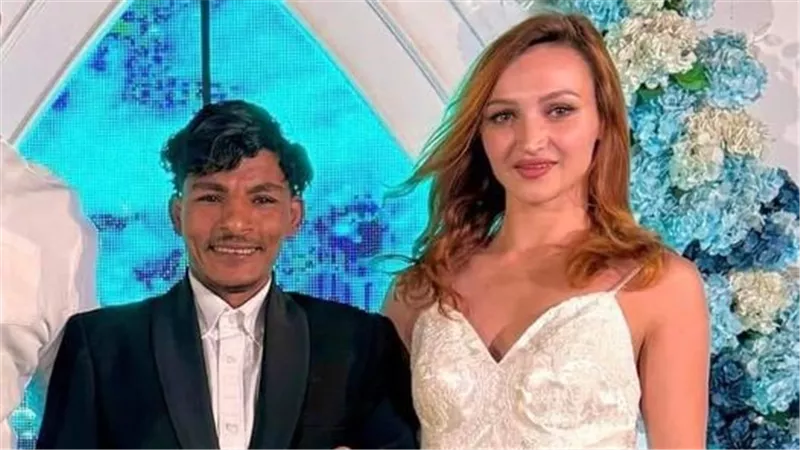 صورة عوض وخطيبته الفنلندية تثير سخرية رواد مواقع التواصل