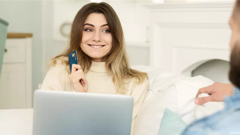 كيف تطلبين المال من زوجك بطريقة ذكية تجعله يستجيب فورًا؟