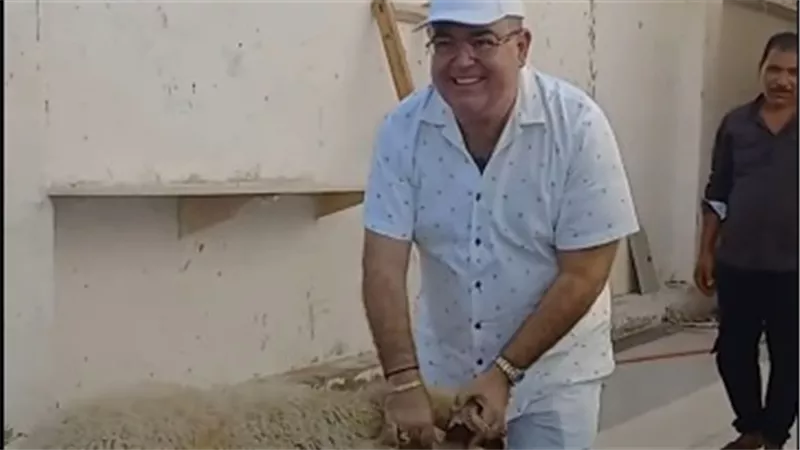 فيها حاجة حلوة.. مسيحي يضحي ويوزع اللحوم على المحتاجين بدهب