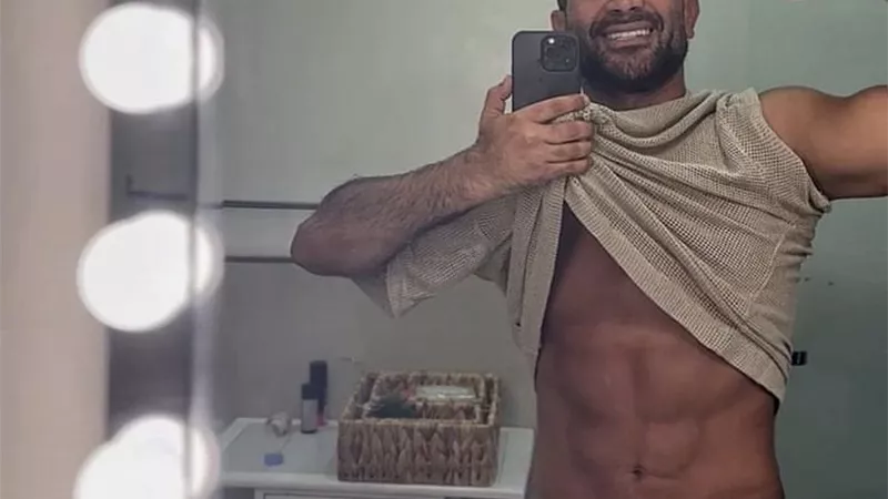 نجوم يقبلون تحدي محمد صلاح «عضلات دون فلتر».. أبرزهم محمد رمضان
