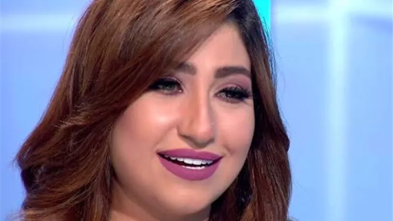 المطربة بوسي تتألق بفستان أسود ساحر (صورة)