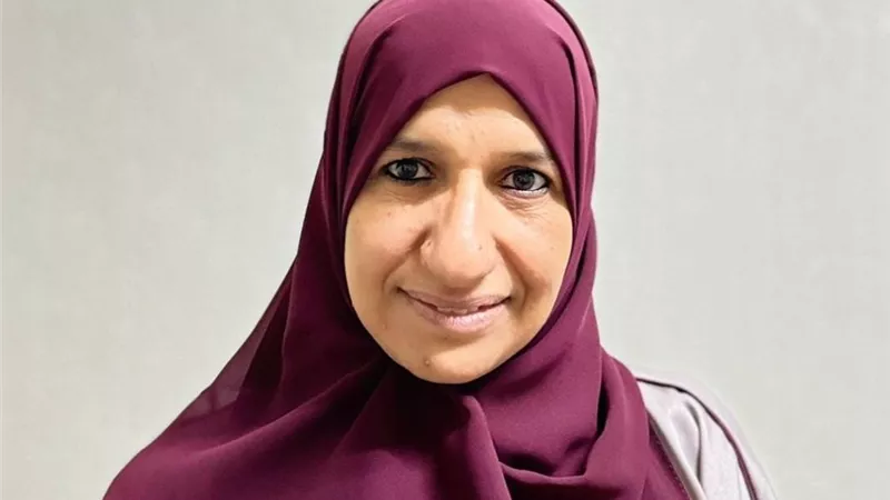 ربة بيت ورائدة أعمال.. شفيقة العميرية مؤسسة مشروع «شذى الجبل الأخضر»