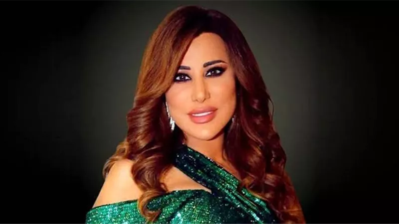 بفستان أبيض ..نجوى كرم تعلن خبر زواجها في حفلها برومانيا