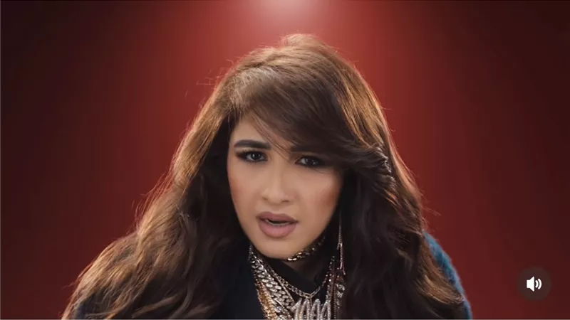 ياسمين عبد العزيز تعود من جديد بملابس رياضية في الجيم