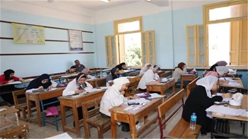 خلال ادائها امتحان «الإنجليزي».. آلام الولادة تداهم طالبة داخل اللجنة بالفيوم