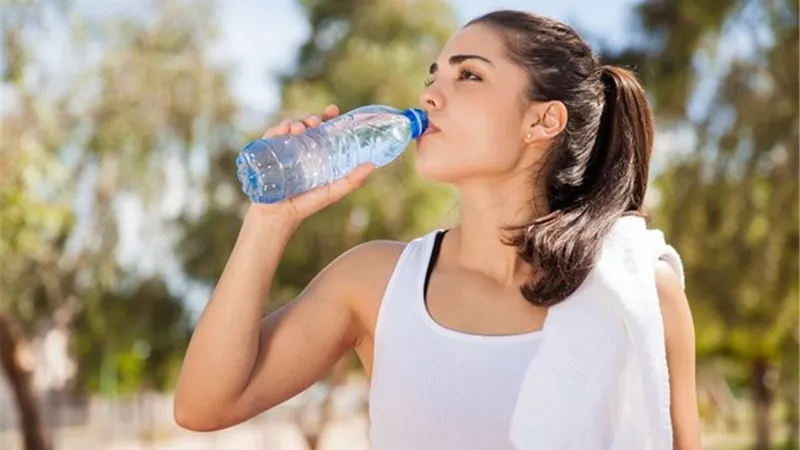 مع ارتفاع درجات الحرارة.. 4 نصائح تساعدك في البقاء رطبًا وباردًا في الصيف