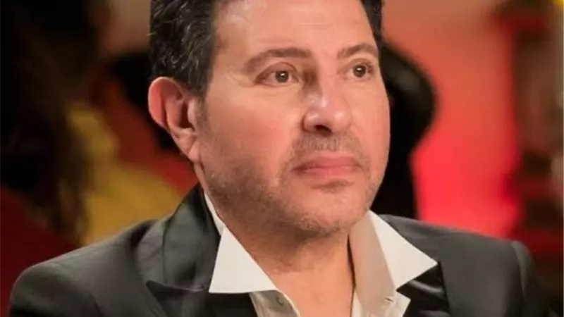 متابعون يعلقون على تشابه وزير الثقافة أحمد هنو والفنان هاني شاكر