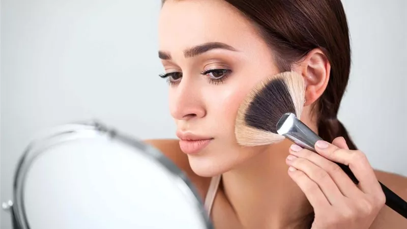 أفضل أنواع البلاشر البرونزية لإطلالة متوهجة| صور