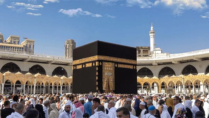 هل يجوز أداء العمرة عن النبي؟.. أمين الفتوى يُجيب (فيديو)
