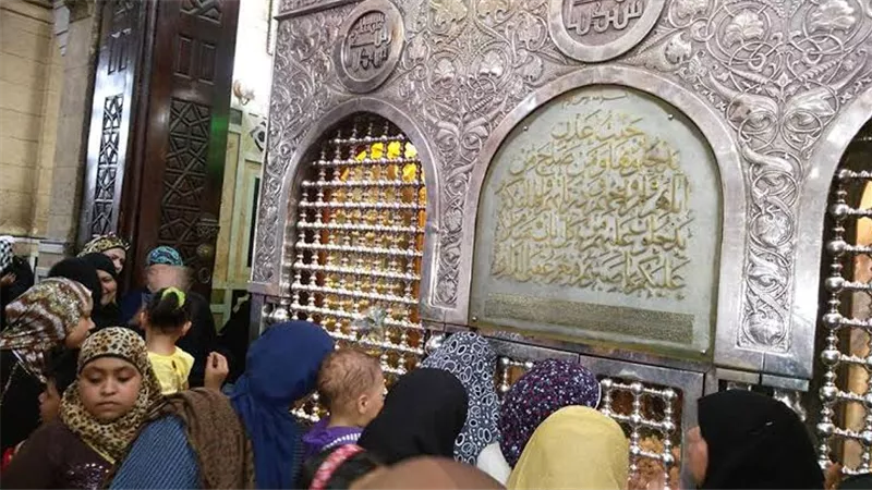 حكم زيارة الأضرحة بنية الانتفاع ببركة أصحابها.. دار الإفتاء تجيب