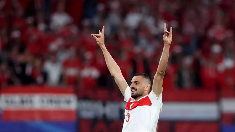 الاتحاد الأوروبي يوقف التركي مريح ديميرال بعد حركة عجيبة في يورو 2024