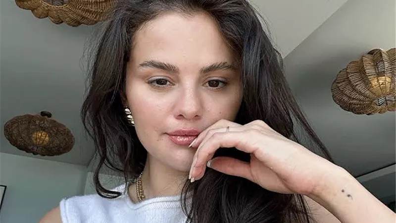سيلينا جوميز تثير حماس الجمهور بعد عودتها إلى السينما بمفاجأة «إيمليا بيريز» 