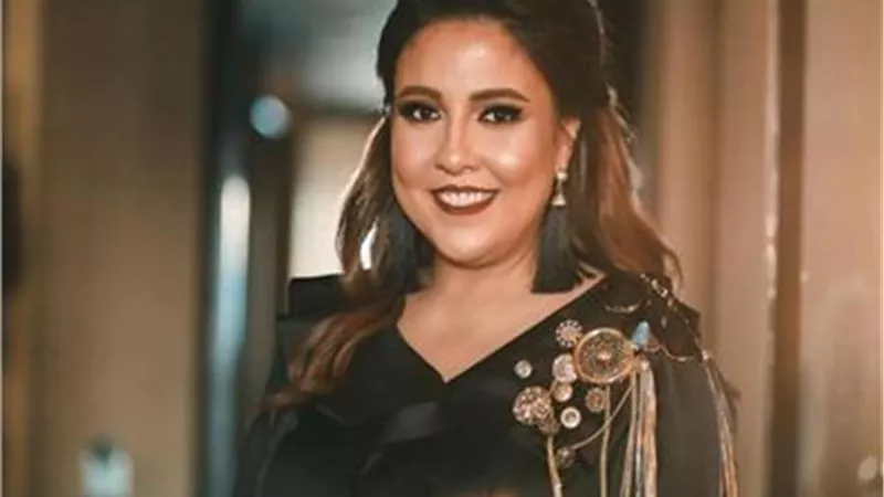 مي كساب بفستان أسود ساحر من حفل الكينج محمد منير بالعلمين
