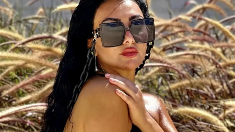بإطلالة صيفية ساحرة.. ميريهان حسين تخطف الأنظار 