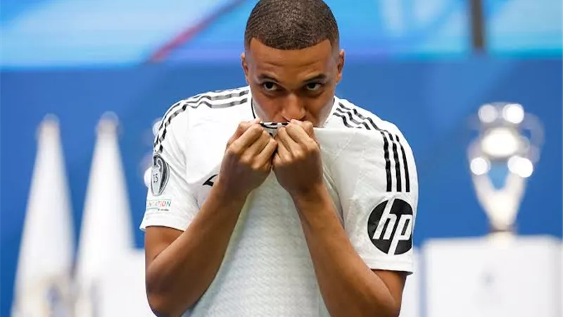 أبرز اللقطات في حفل تقديم مبابي للانضمام إلى ريال مدريد ورسالته إلى الأطفال 