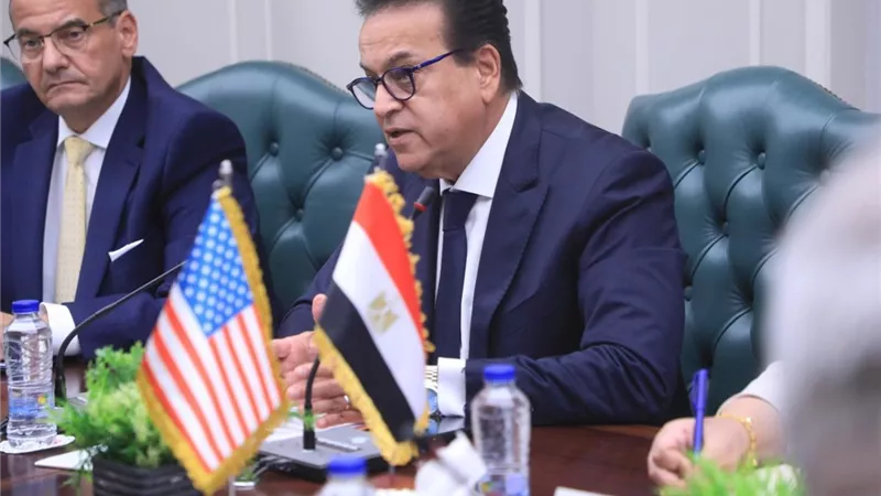 خدمات تنظيم الأسرة وصناعة الأدوية على رأس أولويات وزير الصحة