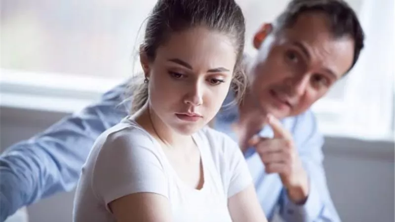 7 علامات تدل على أنك بزواج أو خطوبة نرجسية.. «احمي نفسك» 