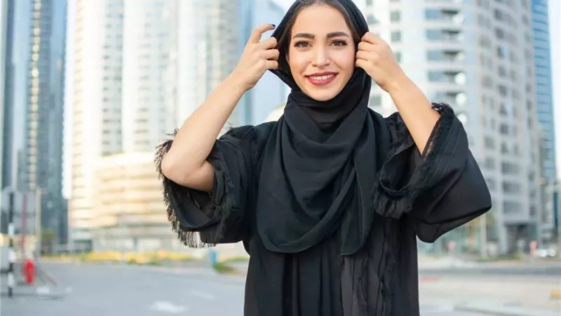 أفضل طريقة لغسل «العباية العربية» السوداء بسهولة