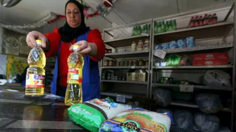 سيدات مصر تسأل.. هل تتأثر أسعار السلع التموينية بعد ارتفاع الوقود؟