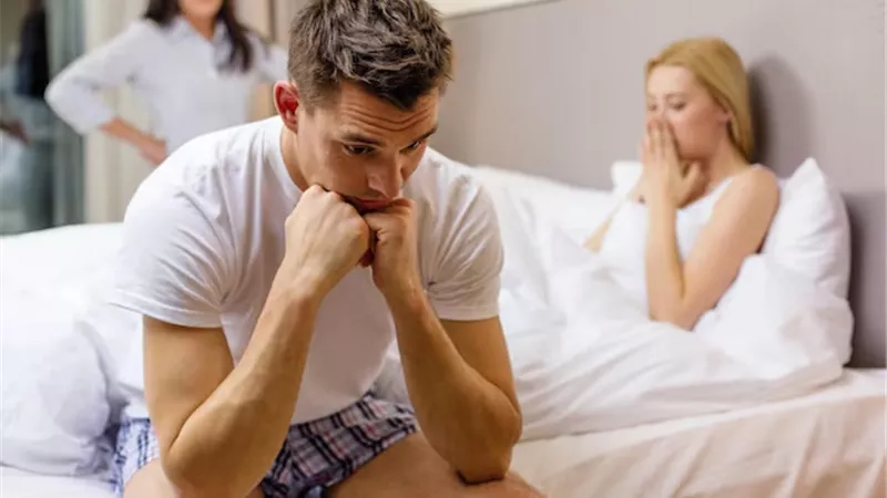 كيف أعرف أن زوجي يخونني وهو مغترب؟.. إليك 4 علامات تكتشفي بها