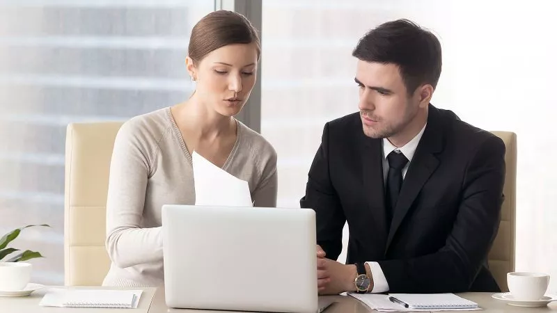 لو بتشتغلي سكرتيرة.. كيف تكتسبي ود احترام مديرك في العمل؟ 