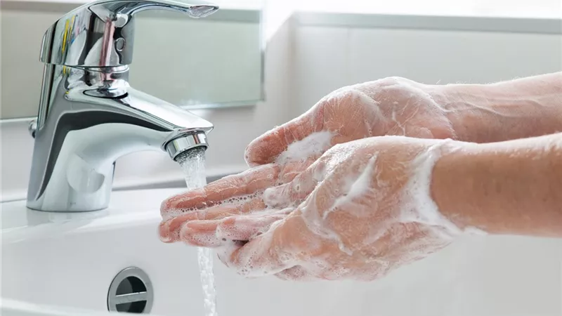 الصحة تكشف عادة يومية تحميك من الإصابة بالنزلة المعوية