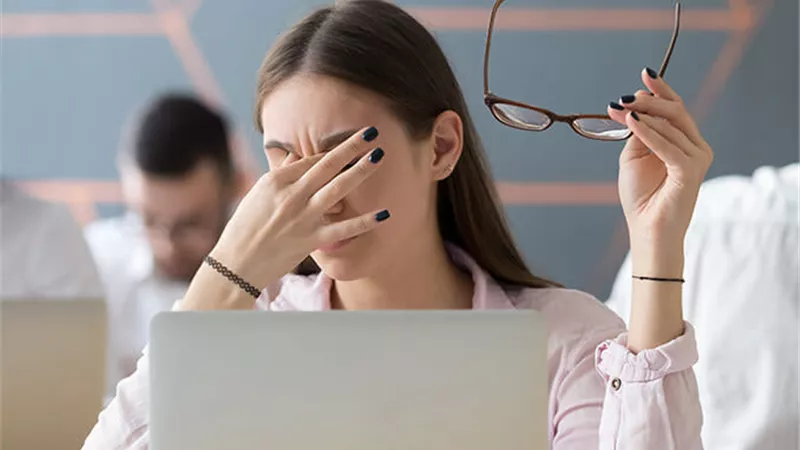 5 نصائح هامة للوقاية من إجهاد العين بسبب استخدام الكمبيوتر