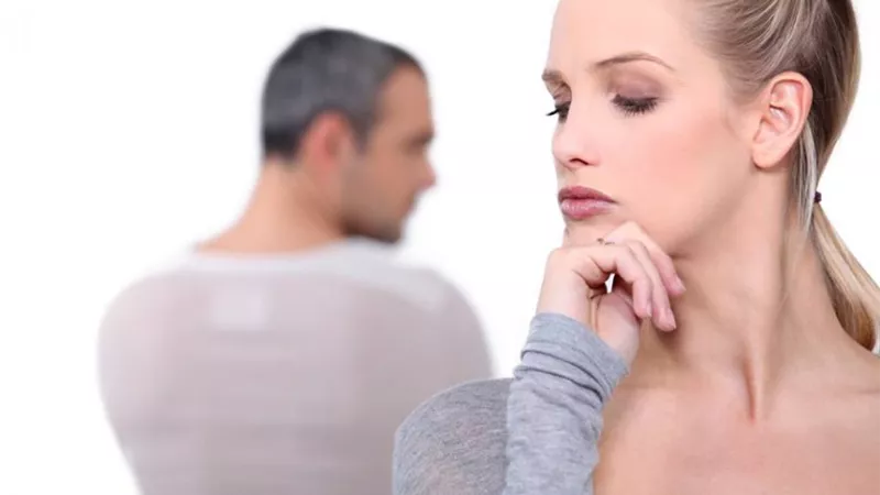 «زوجي لا يعمل ولا يتحمل مسؤولية البيت».. ماذ أفعل؟