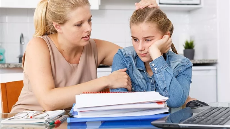 قبل ظهور نتيجة الثانوية العامة.. كيف تدعمي ابنتك الحاصلة على مجموع منخفض؟