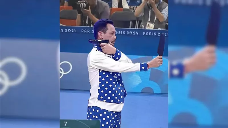 الحقيقة وراء صورة مطلق نار المرآة في أولمبياد باريس 2024