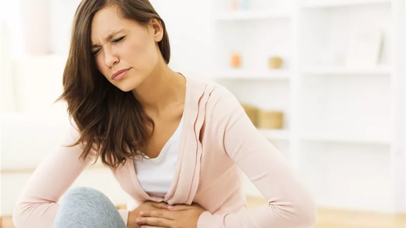 لمرضي جرثومة المعدة.. 7 مشروبات تساعدك في تهدئة الألم