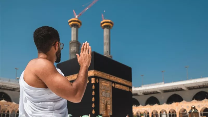 السعودية تنجح في جعل العمرة رحلة سهلة للشباب ومغامرات سياحية شيقة