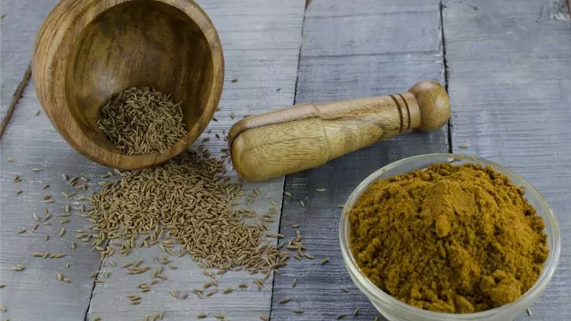 تفسير رؤية الكمون في المنام للعزباء والمتزوجة