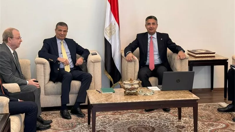 وزير التموين يبحث تحديد الأسعار الاسترشادية لشراء محاصيل القمح والبنجر والقصب من المزارعين