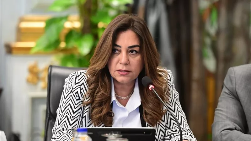 بعد ارتفاع أسعار البنزين والسولار.. وزيرة التنمية المحلية توجه بمتابعة تطبيق التعريفة الجديدة للمواصلات