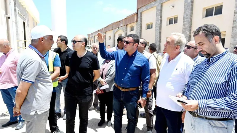 وزير الإسكان يتابع مخطط استعمالات الأراضى لتجمع غرب الضبعة ومحطة التحلية