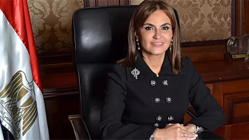 القبض على المتهمة بسرقة هاتف وزيرة التعاون السابقة بمسجد السيدة نفيسة 