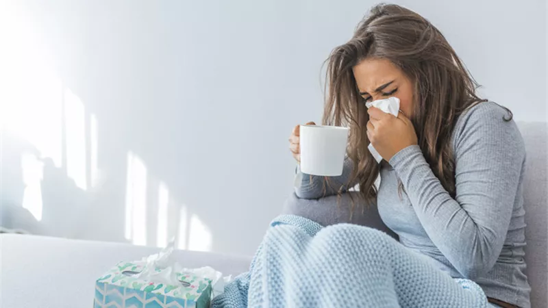 9 علاجات منزلية تساعدك بشكل طبيعي للتخلص من السعال المستمر 