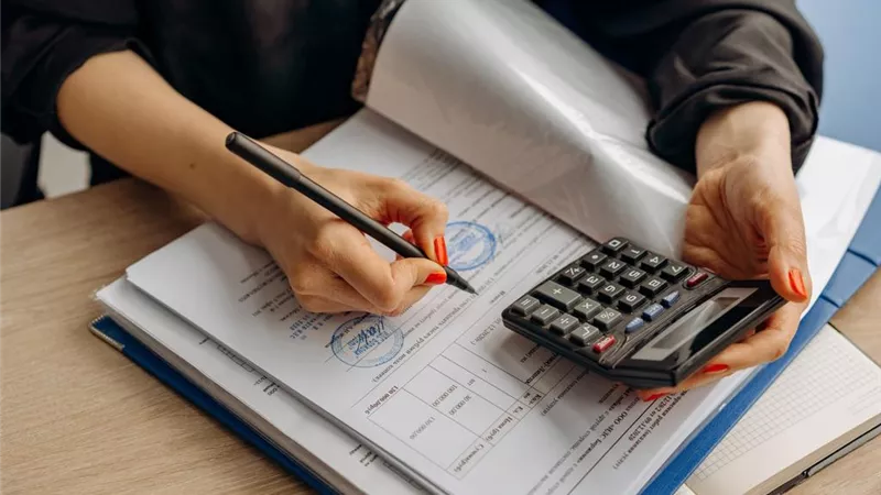 «لو تنسيقك تجارة إنجليزي».. أفضل المجالات المتاحة في سوق العمل للمحاسبات