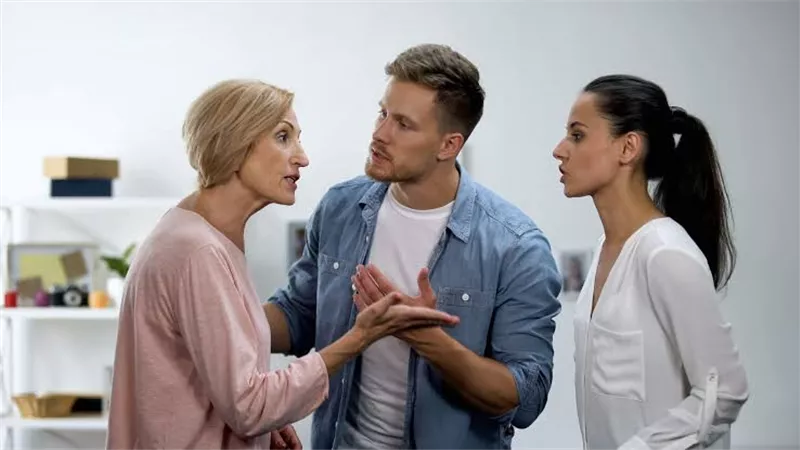 خصوصية زوجة: «زوجة أخي تطلب الطلاق بسبب أمي وشروطها للرجوع صعبة» ما الحل؟ 