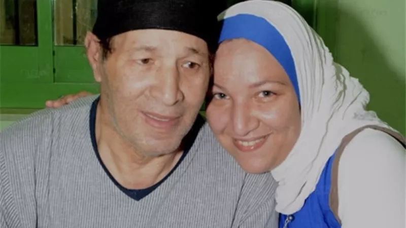 هند سعيد صالح تُبرأ عادل إمام من التهم المنسوبة له بعد وفاة والدها  