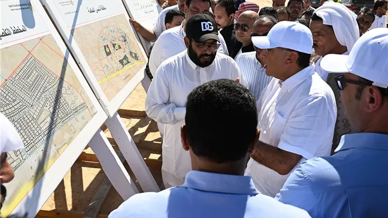 رئيس الوزراء يتفقد الأراضي البديلة المُخصصة للأسر المُستحقة لتنفيذ السكن البديل بمنطقة شمس الحكمة