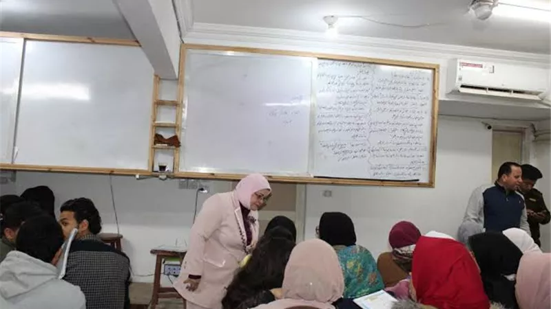 نظام الثانوية الجديد يثير الجدل.. والمدرسون يودِّعون الطلاب بالمانجو والدموع
