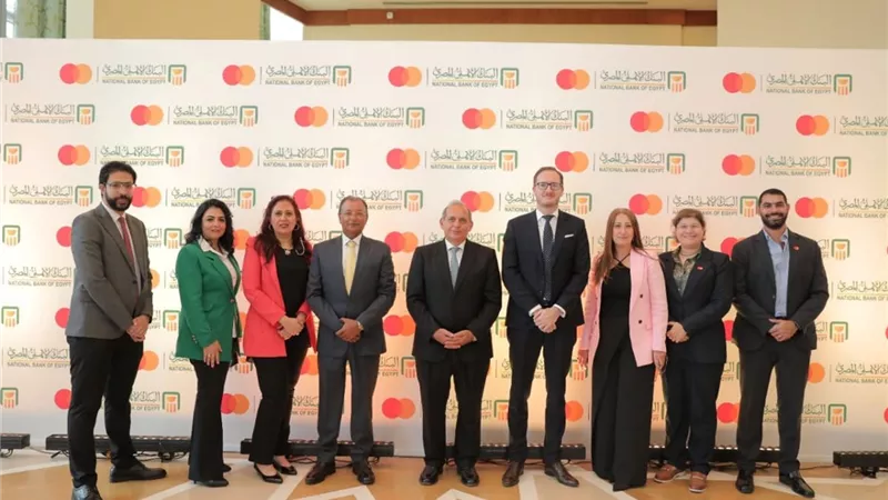 البنك الأهلي يتعاون مع ماستركارد لإطلاق أول بطاقة بخاصية تلامسية في مصر