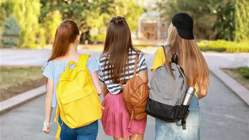 سنة أولى جامعة.. 4 موديلات شنط مريحة وعملية يجب شرائها| صور