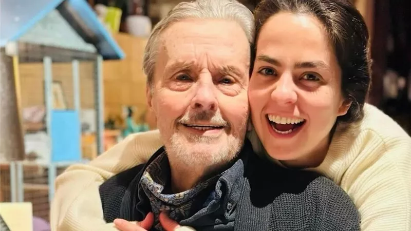 وفاة أسطورة السينما الفرنسية.. محطات جعلت آلان ديلون نجماً استثنائياً  