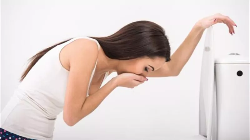 5 مخاطر لتناول الأطعمة غير الصحية ومنتهية الصلاحية