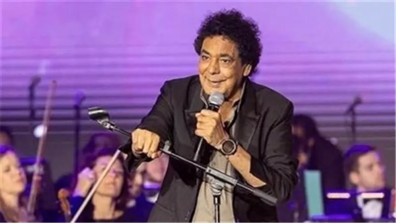 طبيب محمد منير يطمئن جمهوره على حالته الصحية 