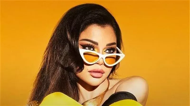 رجل مسن يثير الجدل في حفل هيفاء وهبي والجمهور: «إيه جابك هنا يا حاج » (صور)