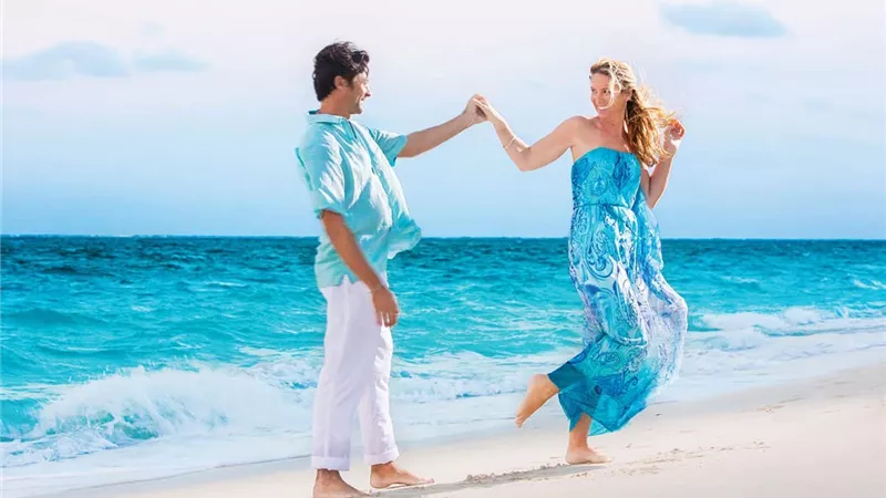 لعروس الصيف.. إطلالات مميزة لمظهر أنيق في شهر العسل